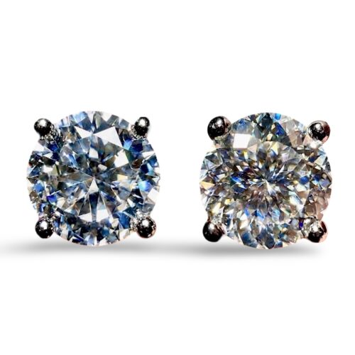 Puces d’oreilles Double éclat en argent 925 rhodié et moissanites : coupe brillante à gauche, coupe portugaise à droite, serti 4 griffes